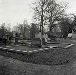 Gravar på Kvistbro kyrkogård - klicka för att förstora