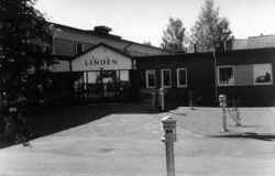 Entr�n till sjukhemmet Linden i Fjugesta - klicka f�r att f�rstora