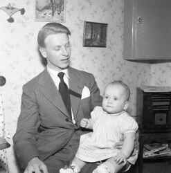 Rudolf Krantz och dotter i Skärlingstorp - klicka för att förstora