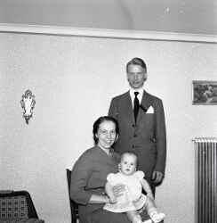 Rudolf Krantz med hustru och dotter i Skärlingstorp - klicka för att förstora