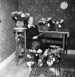 Fr�ken Hilma Larsson i Sl�storp fyller 80 �r - klicka f�r att f�rstora