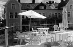 J�rnv�gshotellet i Fjugesta sett fr�n Oxelg�rdens altan - klicka f�r att f�rstora