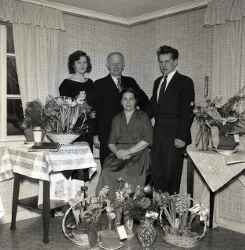 Ernst Sirsj� med barn och hustru under sin 50-�rsdag - klicka f�r att f�rstora