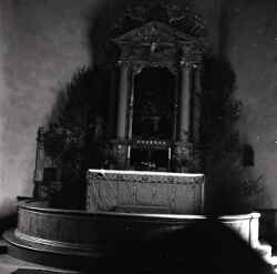 Altare i kyrka som ska ha fotograferats i samband med JUFs riksstämma i Östersund  - klicka för att förstora