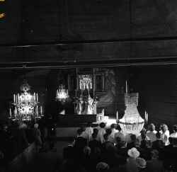 Konfirmation i Kvistbro kyrka pingstdagen 1955 - klicka för att förstora