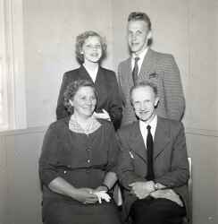 �sa Lundstr�m ,Ube Lundstr�m med sina f�r�ldrar i samband med �sas konfirmation. - klicka f�r att f�rstora