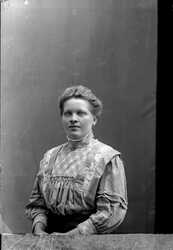Ester Anderson - klicka f�r att f�rstora