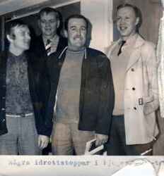 Idrottstoppar i Fjugesta. Andre man fr�n v�nster �r Bertil Seeger. - klicka f�r att f�rstora