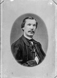 Englund f.d. handlare detta foto troligen sonen Knut, bodde p� Letstigen . Huset rivet, kopia - klicka f�r att f�rstora