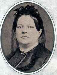 Elisabeth Kristina Löfdahl född Sodenstjerna 1825, gift 1856 med komministern i Edsberg 1858-1882 Olof Löfdahl. Maken levde under åren 1801 - 1882 - klicka för att förstora