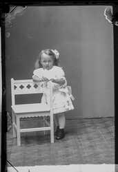 August Janson flicka - klicka f�r att f�rstora