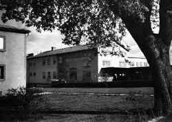 Byggnader vid nya mejeriet i Fjugesta som byggdes �r 1938 till en kostnad av 400.000 kronor - klicka f�r att f�rstora