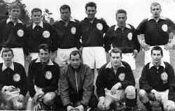 Mullhyttans fotbollslag i början av 1960-talet då laget vann division 5 och gick upp i division 4. - klicka för att förstora