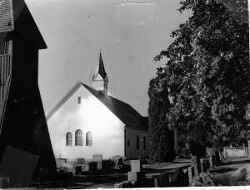 Mullhyttans kyrka uppfrd p frivillig vg 1927 och restaurerad 1958 - klicka fr att frstora