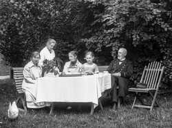 Familjen Borg Axel, Augusta, Lisa o Helga - klicka f�r att f�rstora