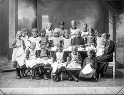 Elsa Glans sl�jdklass 1919 - klicka f�r att f�rstora