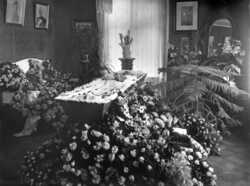 Fru Alma Nilson, interi�r likrum - klicka f�r att f�rstora